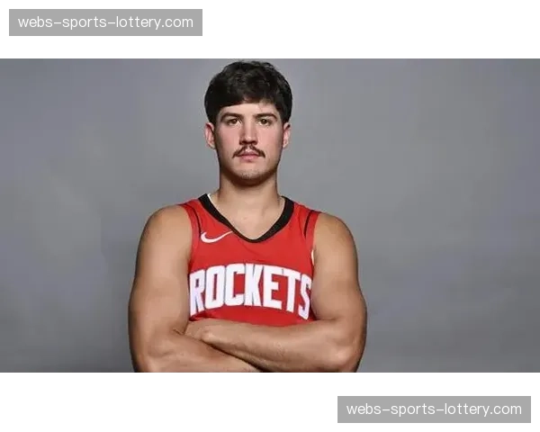 消息：火箭主帅乌度卡表示，将减少申京低位单打，增加其高位策应