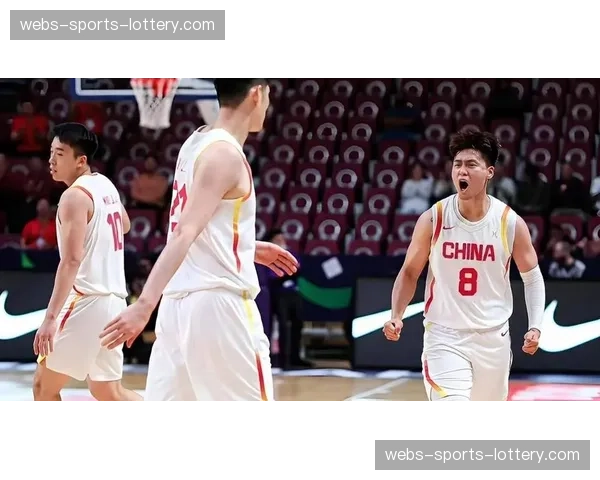 【2026年4月CBA联赛·赛中·特写特写：赵睿关键抢断后滑跪庆祝，主场观众瞬间沸腾